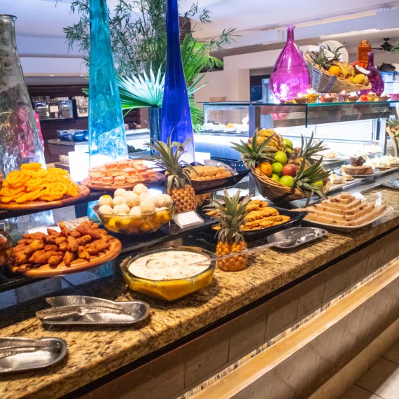 Bufetové stoly v hotelu na Mauriciu