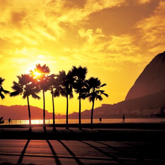 Západ slunce na pláži Ipanema 