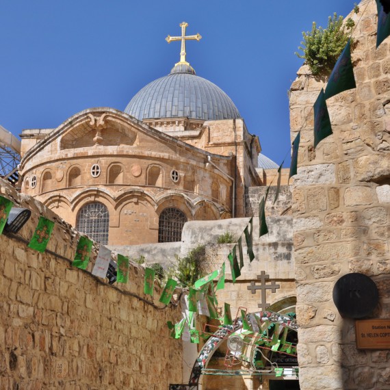 Chrám Božího hrobu na konci křížové cesty Via Dolorosa