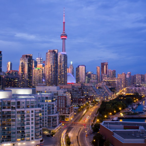 CN Tower, noční Toronto