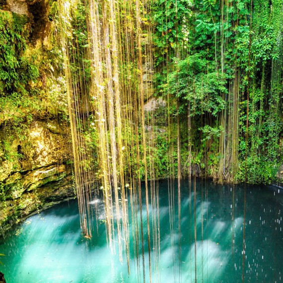 Koupání v mexickém cenote
