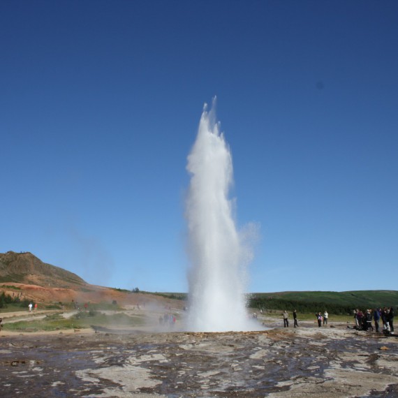 Gejzír Strokkur, nejznámější islandský gejzír 