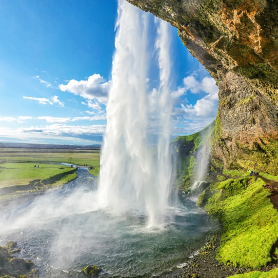 Vodopád Seljalandsfoss