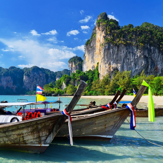 Typické thajské loďky na Krabi