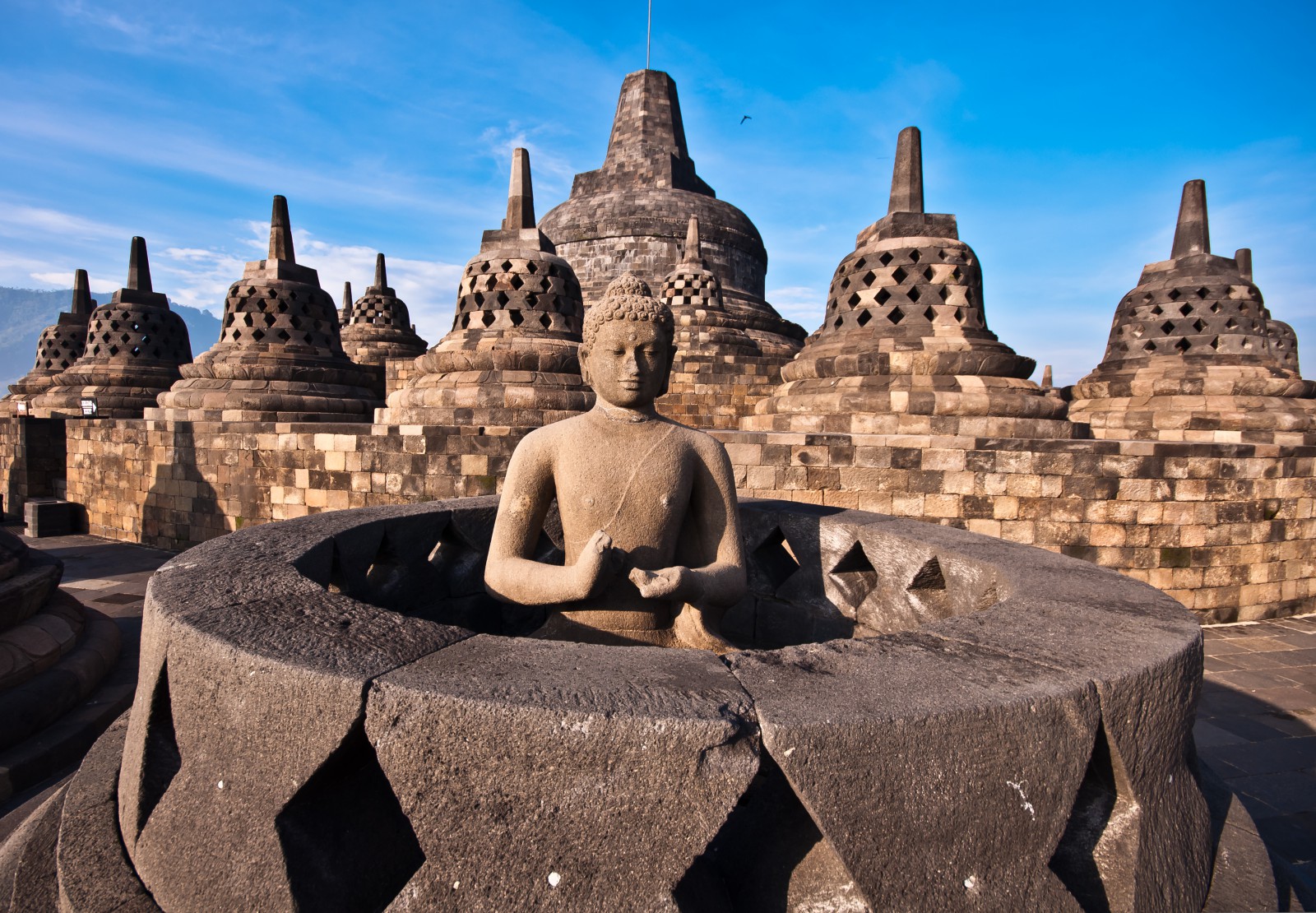 Borobodur - největší buddhistický chrám na světě 