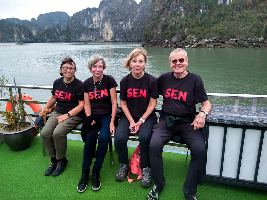Klienti CK SEN na plavbě po Halong Bay ve Vietnamu.