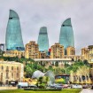 Moderní věže ve starém Baku