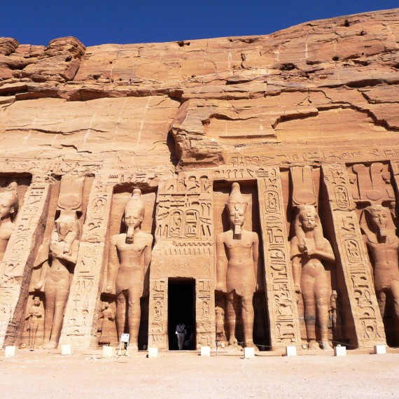 Chrám královny Nefertari v Abu Simbel