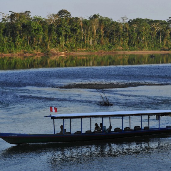 Po řece Tambopata směřujeme do Sandoval Lodge