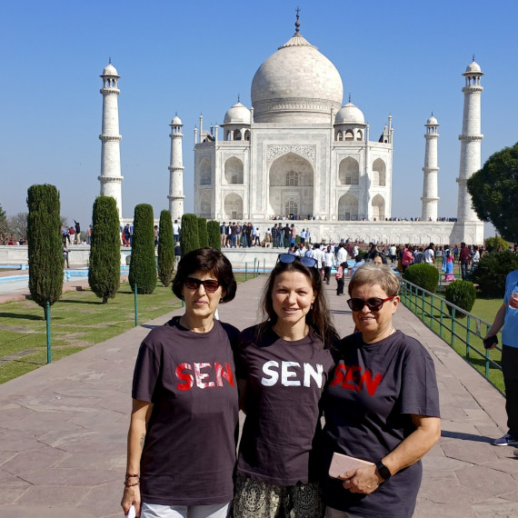 Klienti CK SEN v Indii u Taj Mahalu.
