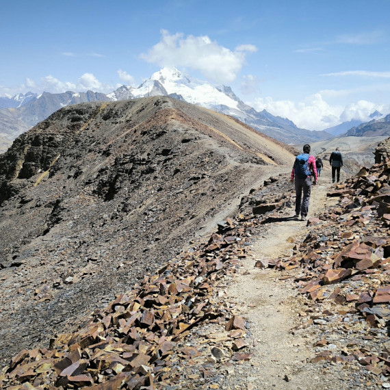 Trek na vrchol hory Chacaltaya v Bolívii. 