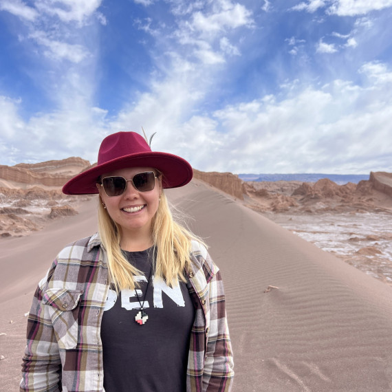 Naše CK SEN průvodkyně v poušti Atacama v Chile.