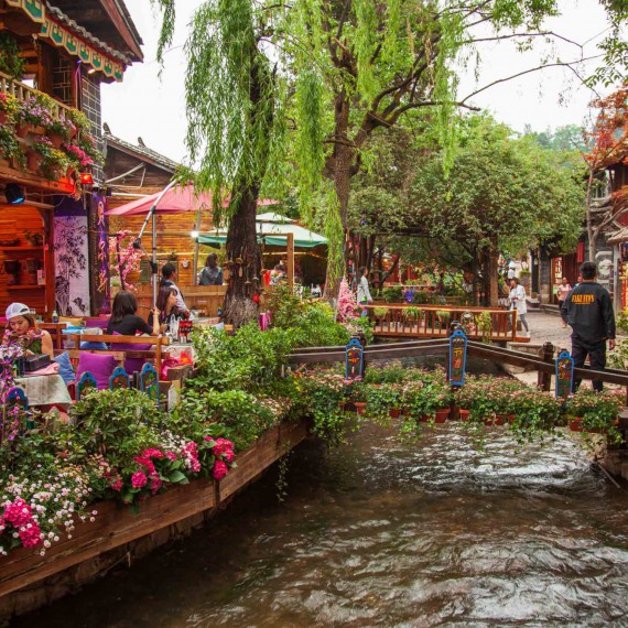 Pouliční atmosféra města Lijiang