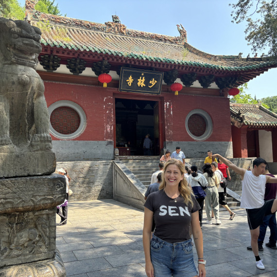 Prohlídka buddhistického chrámu Šao-lin s naší SEN průvodkyní.