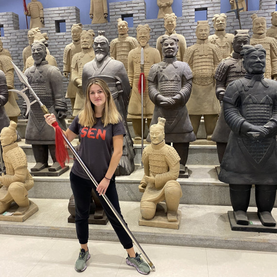 Naše SEN průvodkyně společně s Terakotovou armádou.