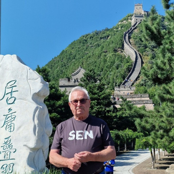 CK SEN klient u Velké čínské zdi.