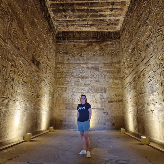 SEN uvnitř chrámu bohyně Hathor - Dendera.