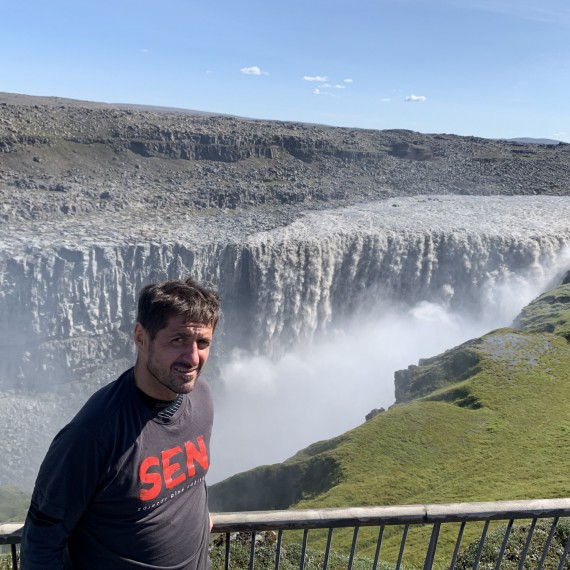 SEN u vodopádu Detifossu