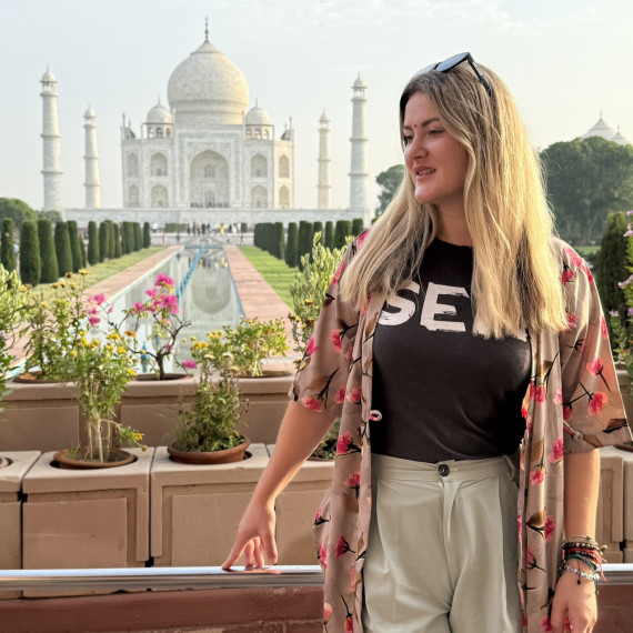 Naše SEN průvodkyně u jednoho z divů světa – Tádž Mahalu.