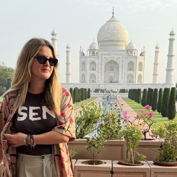 Cesta do srdce Indie s naší zkušenou průvodkyní Ivanou – zastávka u slavného Tádž Mahalu.