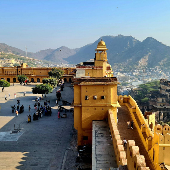 Pevnost Amber a její okolí.