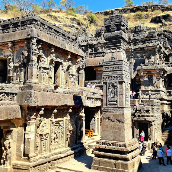 Jeskně Ellora na jihu Indie.