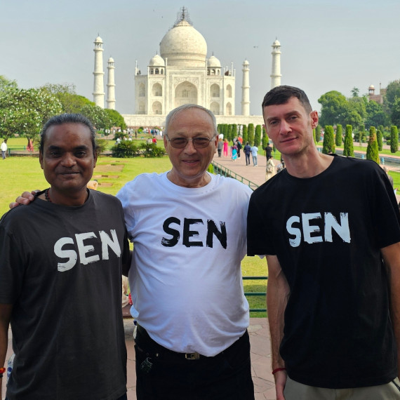 Výprava CK SEN před slavným Tádž Mahalem.