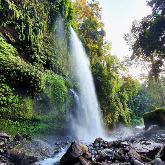 Vodopády uprostřed indonéské džungle.
