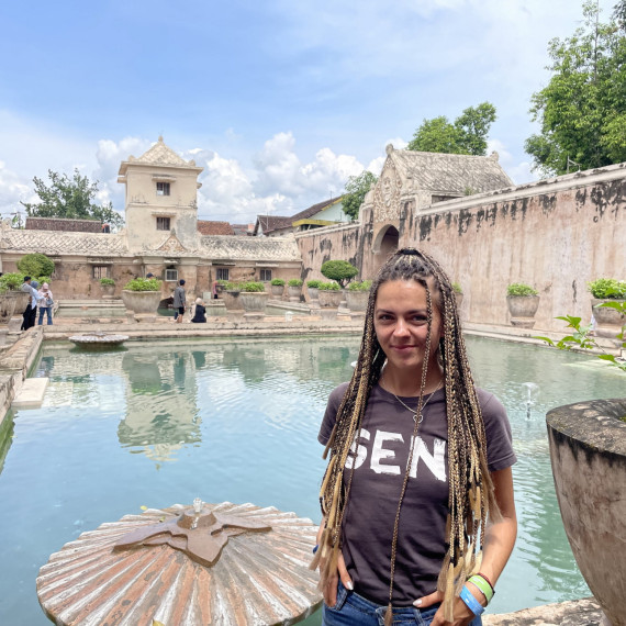 Prohlídka vodního paláce Taman Sari.