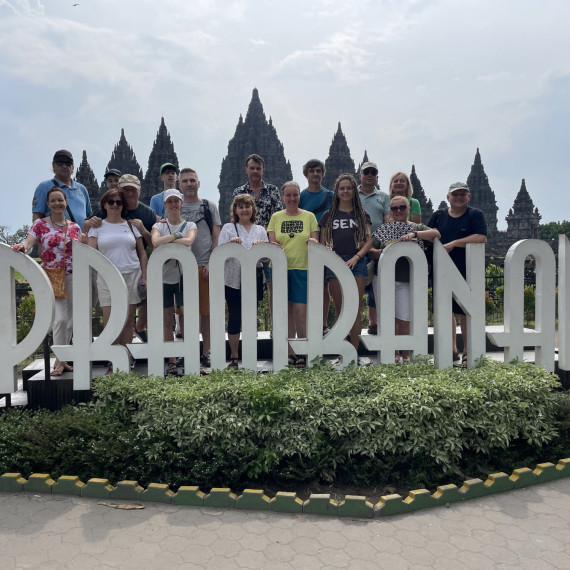 Skupina našich CK SEN klientů na zájezd v Indonésii.