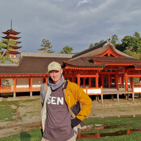 Tradiční japonský chrám s českým SEN průvodcem.