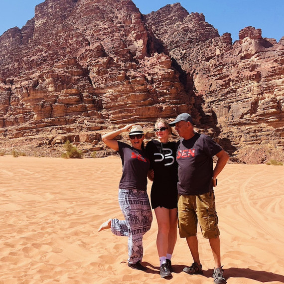 SEN klienti a dramatická pouštní krajina Jordánska.