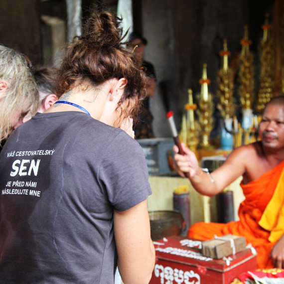 Setkání s mnichem v chrámu Angkor Vat je opravdu silným zážitkem.