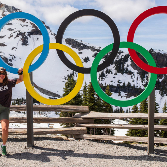 Naše SEN průvodkyně v lyžařském areálu Whistler, kde se v roce 2010 konaly zimní olympijské hry.