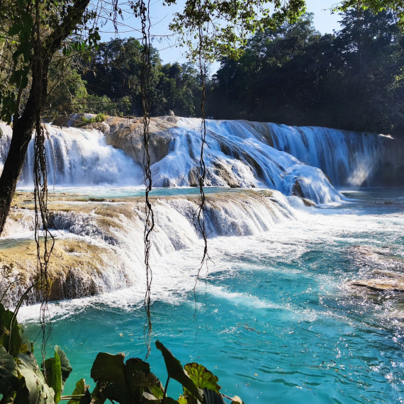 Tyrkysové vodopády Agua Azul.