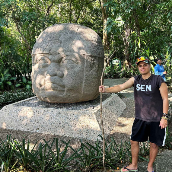 Sochy Olméků v parku La Venta v Mexiku. Některé z nich váži i 24 tun.