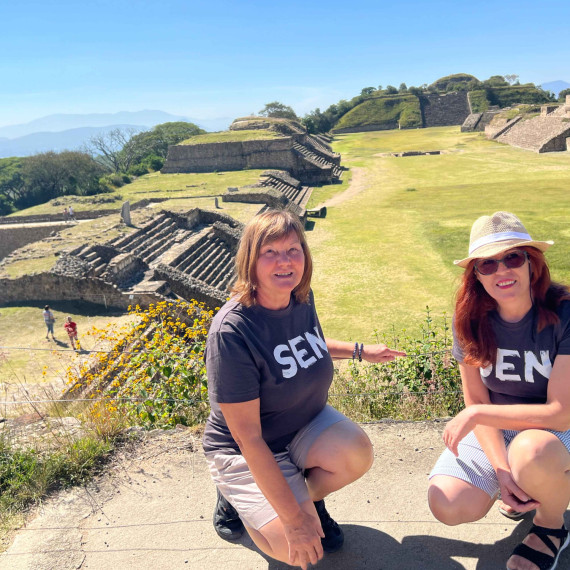 CK SEN klientky ve starověkém městě Monte Albán v Mexiku.