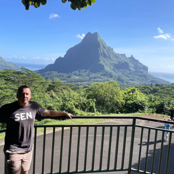 Dovolená na Mooree – dechberoucí výhledy z vyhlídky nad lagunou a horami. 