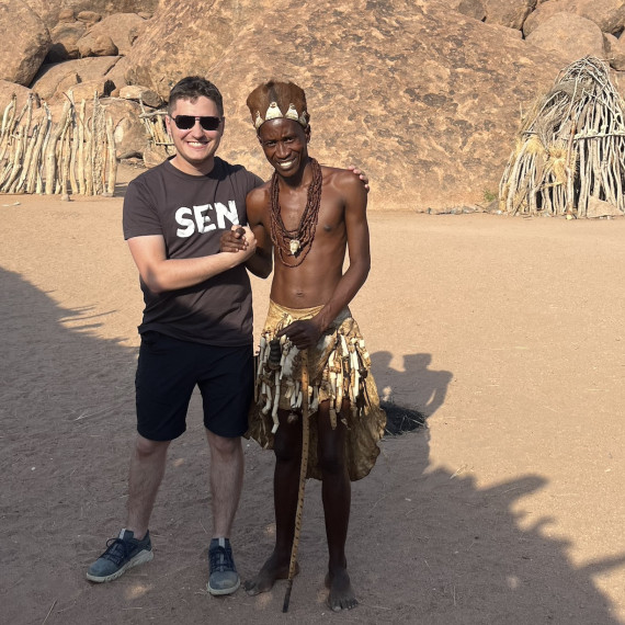 Autentické setkání SEN průvodce s původní kulturou Namibie u kmene v Damarlandu.