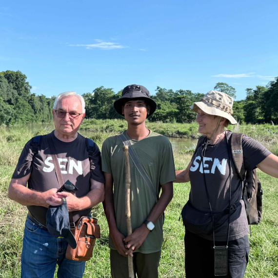 CK SEN klienti s místním průvodcem v Nepálu.