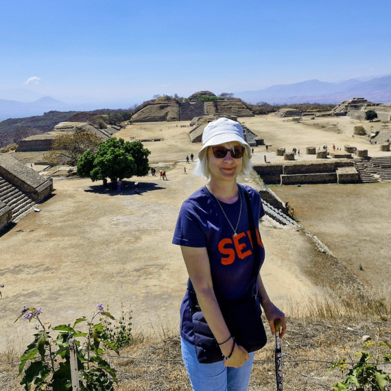 Klientka CK SEN v Mexiku na Monte Albán.
