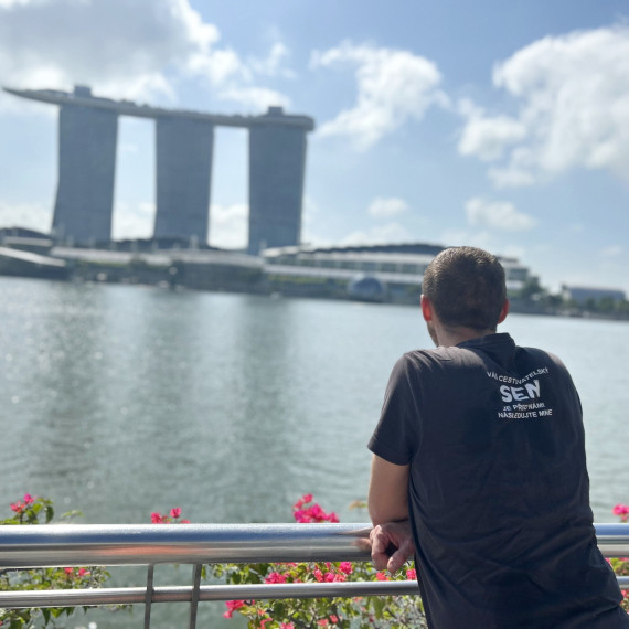 Pohled na ikonický hotel Marina Bay Sands.