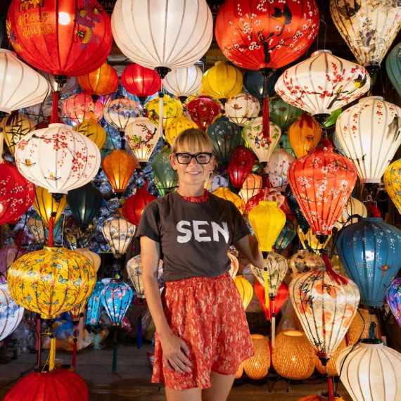 Tradiční trh s lampiony ve městě Hoi An.