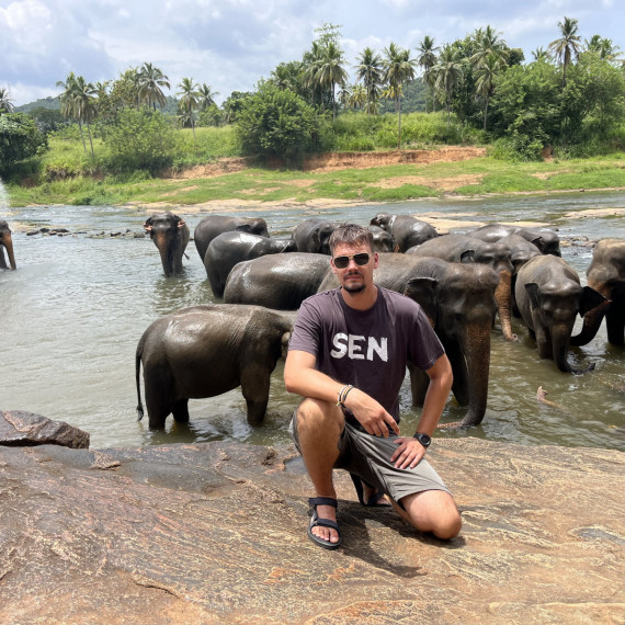 Setkání tváří v tvář se slony na Srí Lance.