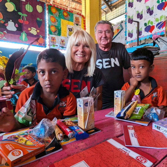 CK SEN klienti v místní škole na Srí Lance.