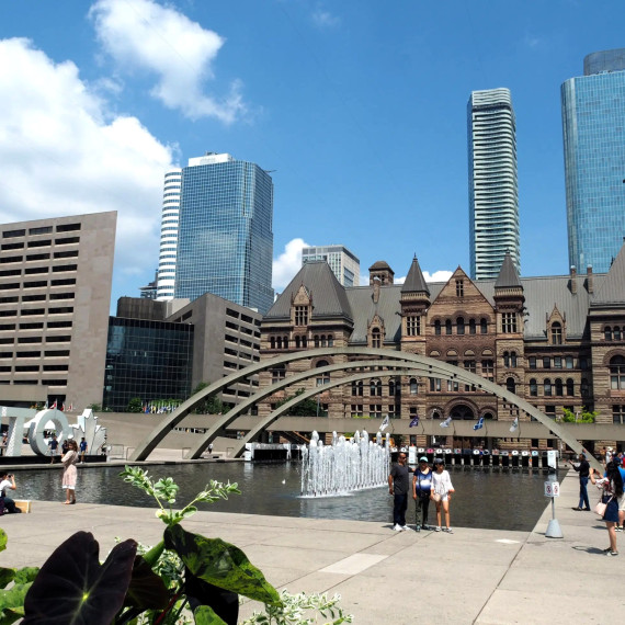 Stará radnice Toronta na Nathan Phillips Square