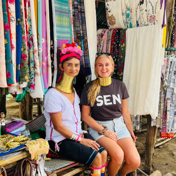 Setkání s dlouhokrkými ženami v Chiang Mai v Thajsku.