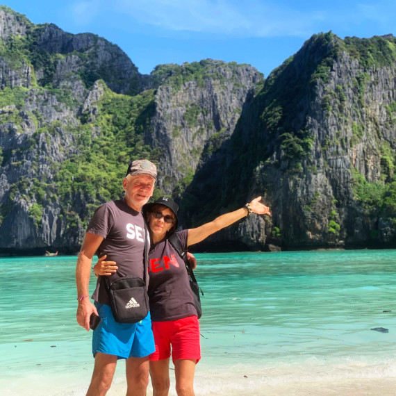 CK SEN klienti v ikonické zátoce Maya Bay v Thajsku.