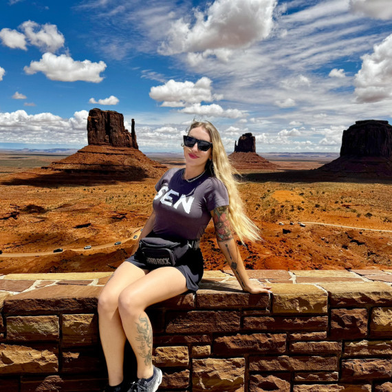 Naše SEN průvodkyně Viki v Monument valley v USA. 
