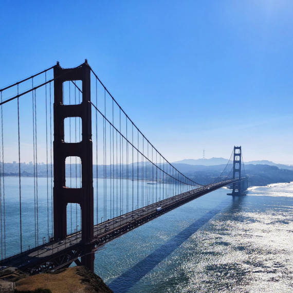 Golden Gate Bridge v San Franciscu.